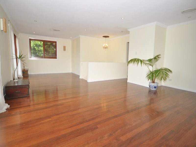 6 Donald Avenue, Paradise Point QLD 4216