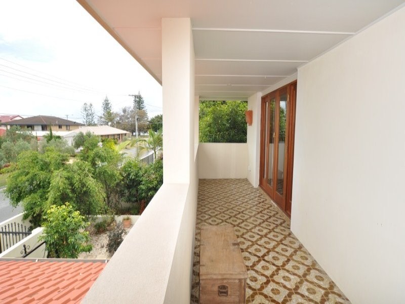 6 Donald Avenue, Paradise Point QLD 4216