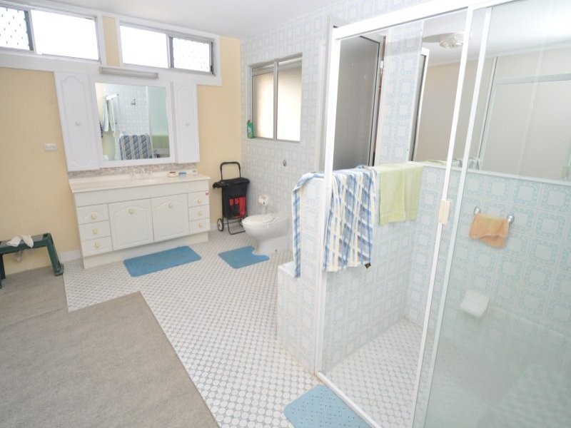 34 Abalone Avenue, Paradise Point QLD 4216
