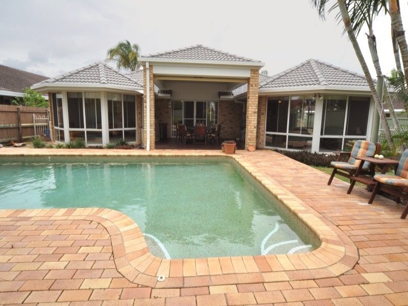 6 Kikori Crescent, Runaway Bay QLD 4216