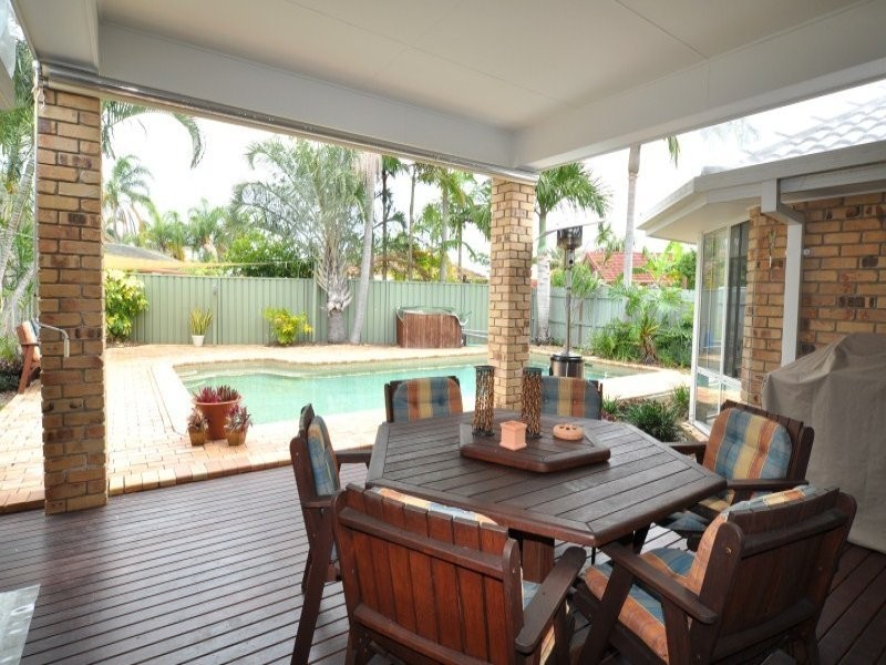 6 Kikori Crescent, Runaway Bay QLD 4216