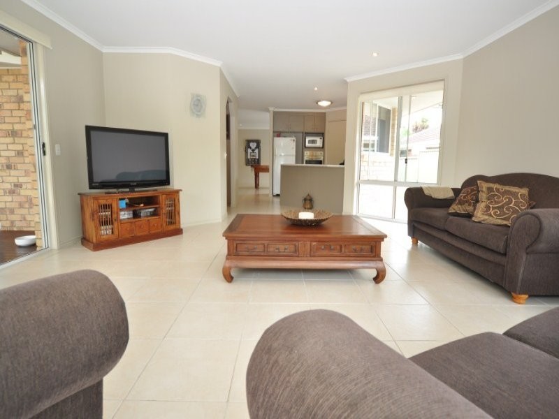 6 Kikori Crescent, Runaway Bay QLD 4216