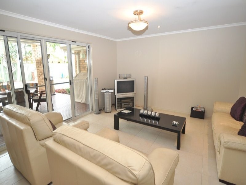 6 Kikori Crescent, Runaway Bay QLD 4216