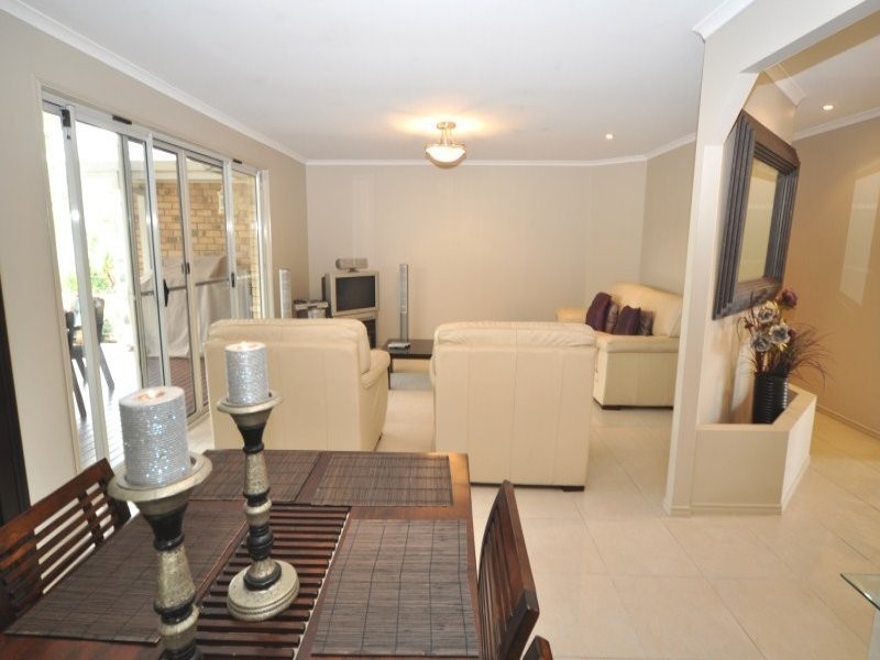 6 Kikori Crescent, Runaway Bay QLD 4216