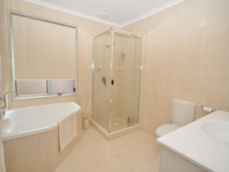 6 Kikori Crescent, Runaway Bay QLD 4216