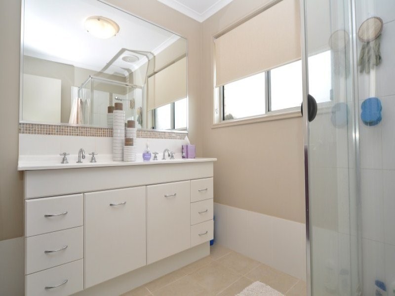 6 Kikori Crescent, Runaway Bay QLD 4216