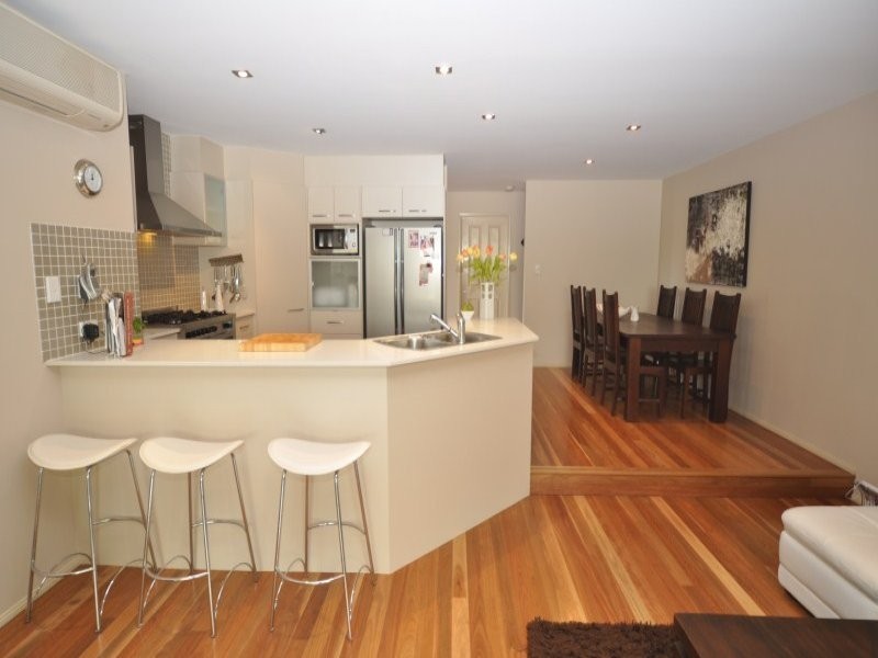 2/27 Victor Avenue, Paradise Point QLD 4216