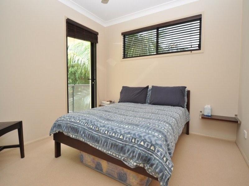 2/27 Victor Avenue, Paradise Point QLD 4216