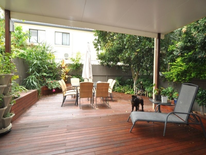 2/27 Victor Avenue, Paradise Point QLD 4216