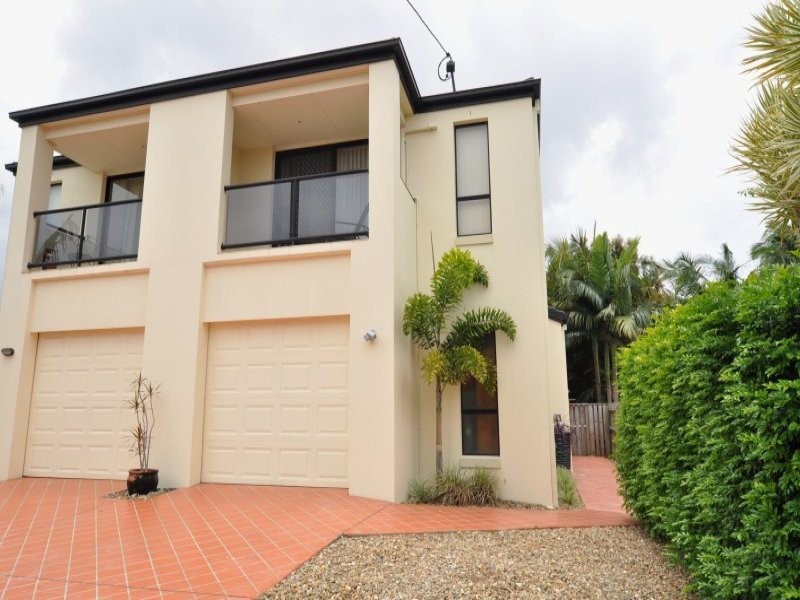 2/27 Victor Avenue, Paradise Point QLD 4216