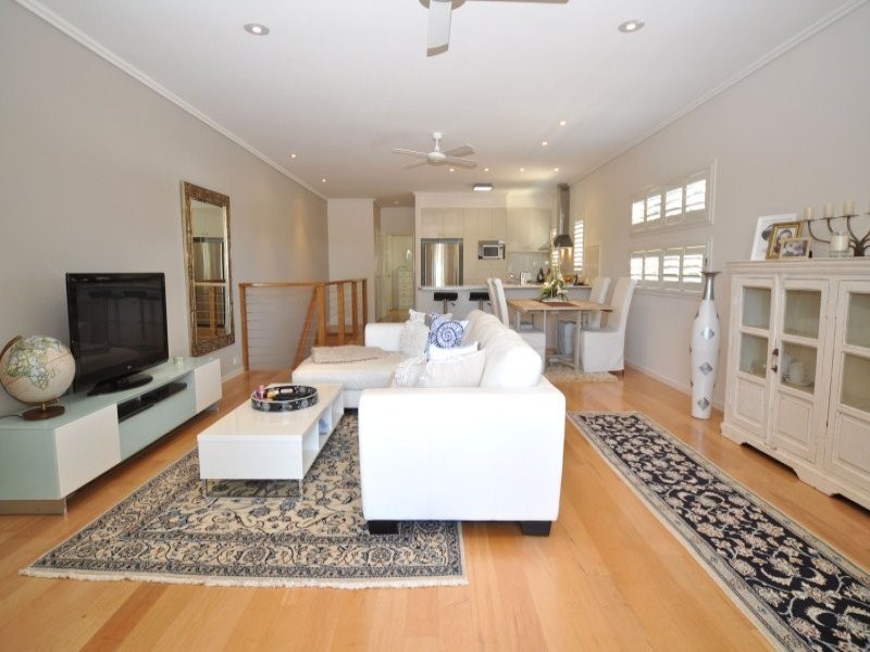 2/8 Teal Avenue, Paradise Point QLD 4216