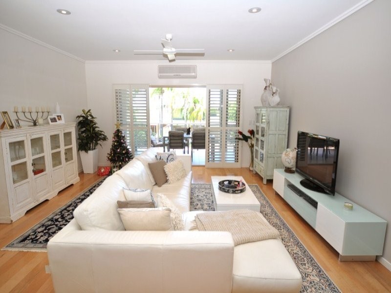 2/8 Teal Avenue, Paradise Point QLD 4216