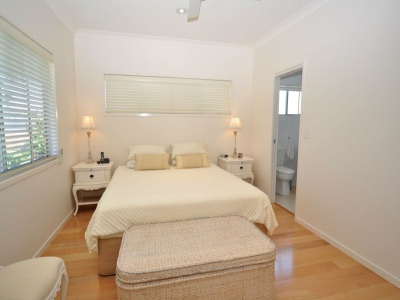 2/8 Teal Avenue, Paradise Point QLD 4216