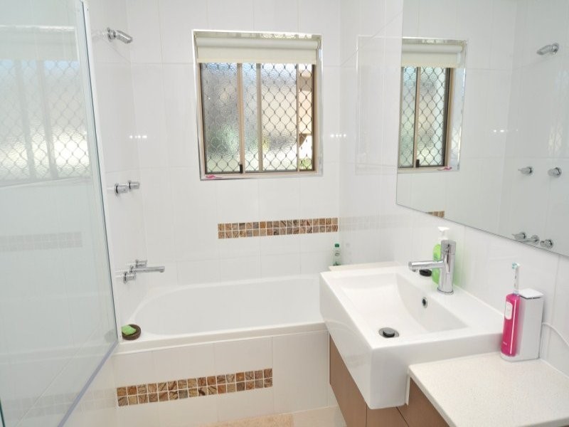 2/8 Teal Avenue, Paradise Point QLD 4216