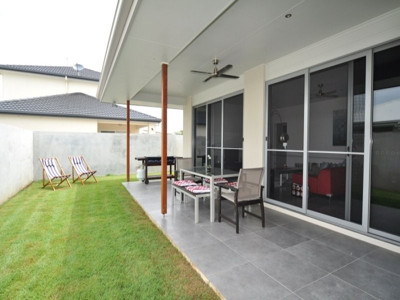 9 RHODIUM CRESCENT, Hope Island QLD 4212