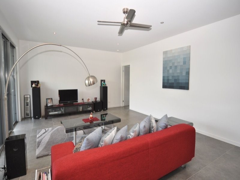 9 RHODIUM CRESCENT, Hope Island QLD 4212