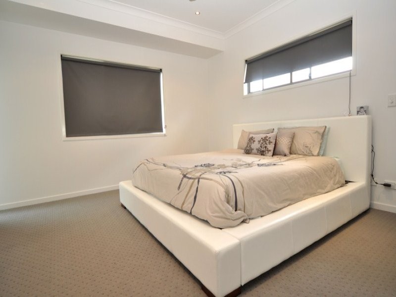 9 RHODIUM CRESCENT, Hope Island QLD 4212