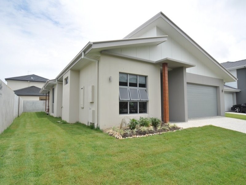 9 RHODIUM CRESCENT, Hope Island QLD 4212