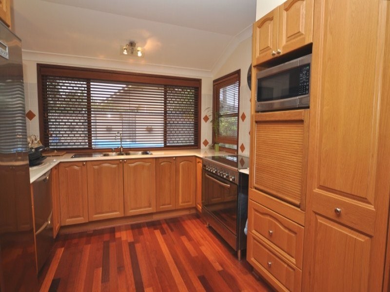 37 Sunbird Avenue, Paradise Point QLD 4216