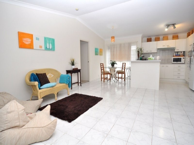 6 Sundown Drive, Paradise Point QLD 4216