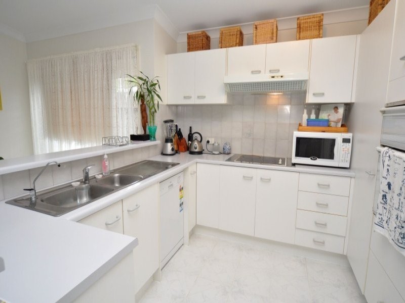 6 Sundown Drive, Paradise Point QLD 4216