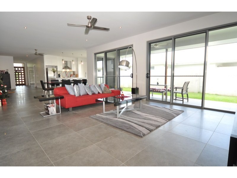 9 Rhodium Crescent, Hope Island QLD 4212