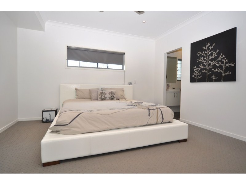 9 Rhodium Crescent, Hope Island QLD 4212