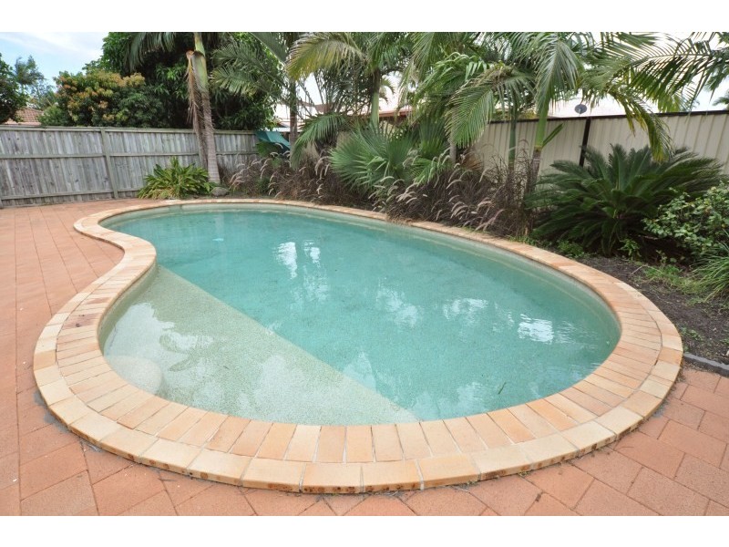 69 Poinsettia Avenue, Hollywell QLD 4216