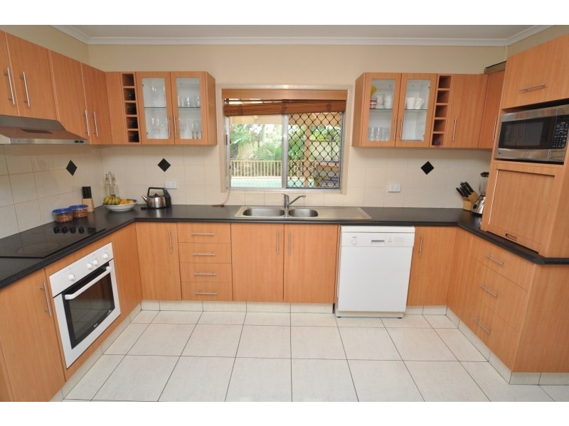 69 Poinsettia Avenue, Hollywell QLD 4216