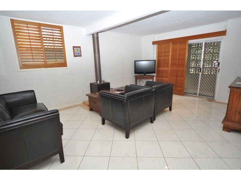 69 Poinsettia Avenue, Hollywell QLD 4216