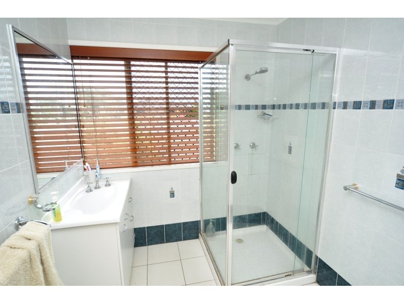 69 Poinsettia Avenue, Hollywell QLD 4216