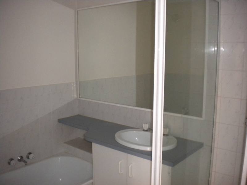 2/6 Hill Court, Labrador QLD 4215