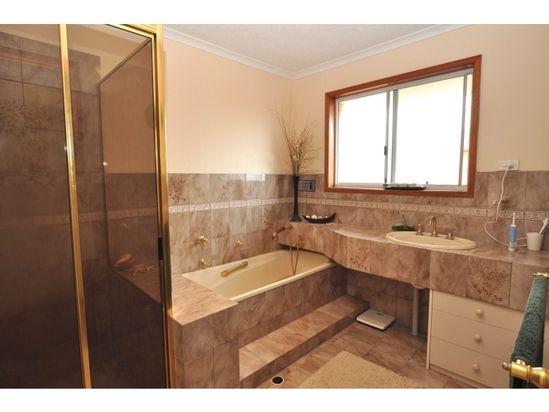 62 Oxley Drive, Paradise Point QLD 4216