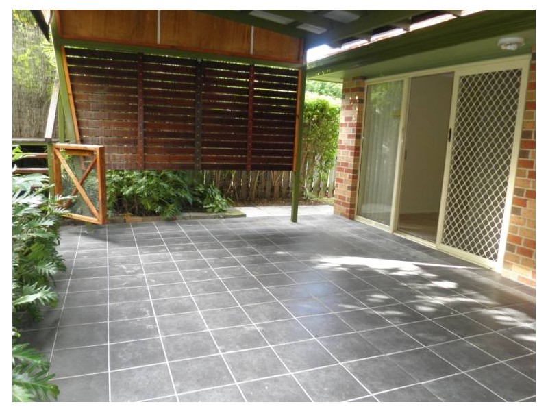 2/119 Greenacre Drive, Parkwood QLD 4214