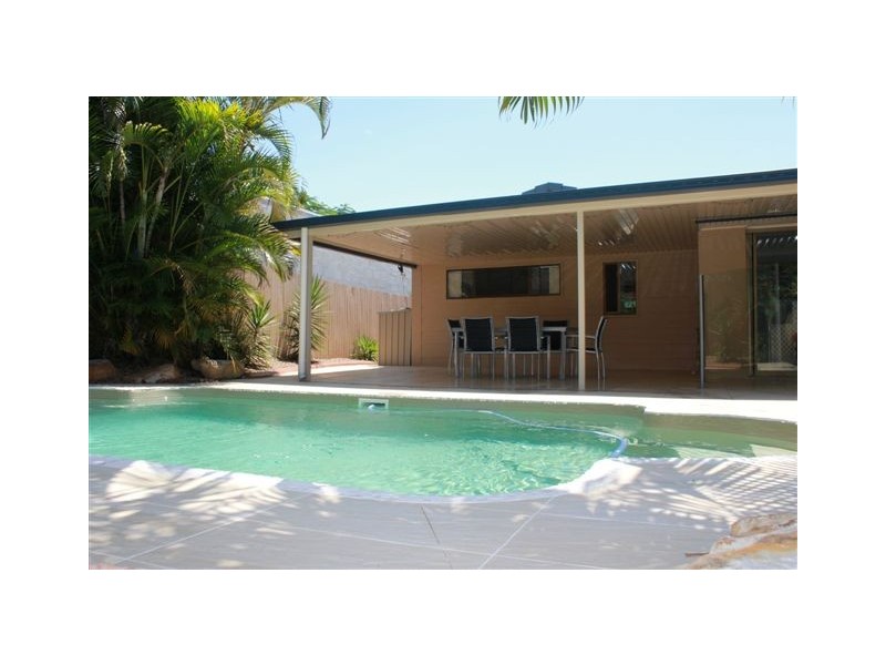 42 Columbus Drive, Hollywell QLD 4216
