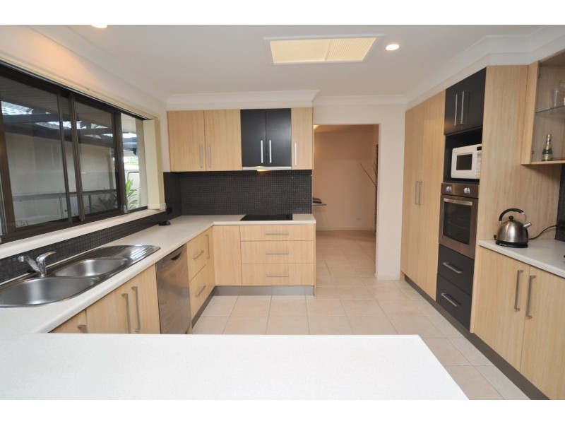 42 Columbus Drive, Hollywell QLD 4216