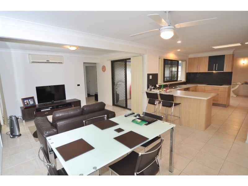 42 Columbus Drive, Hollywell QLD 4216