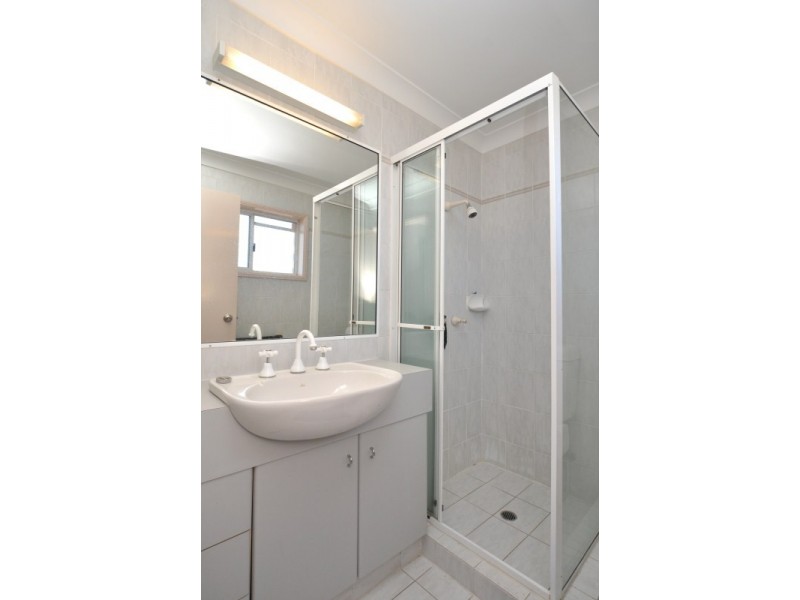 5/15 Esplanade West, Paradise Point QLD 4216