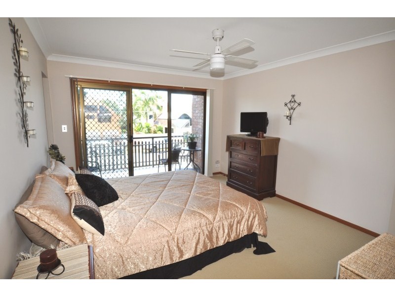 1/24 Howard Street, Runaway Bay QLD 4216