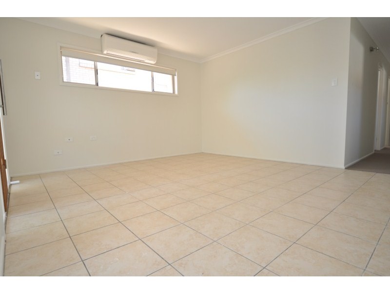 33 Deagon Drive, Runaway Bay QLD 4216