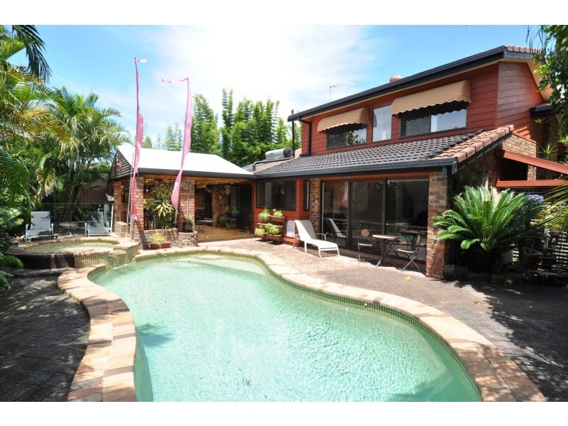 13 Matthew Flinders Drive, Paradise Point QLD 4216