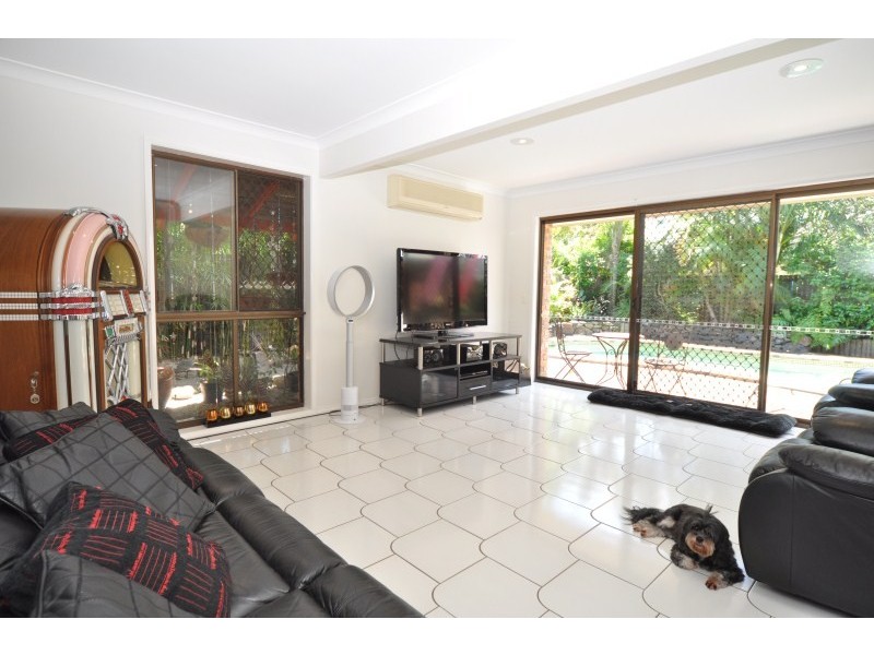 13 Matthew Flinders Drive, Paradise Point QLD 4216