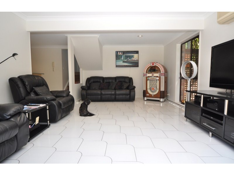 13 Matthew Flinders Drive, Paradise Point QLD 4216