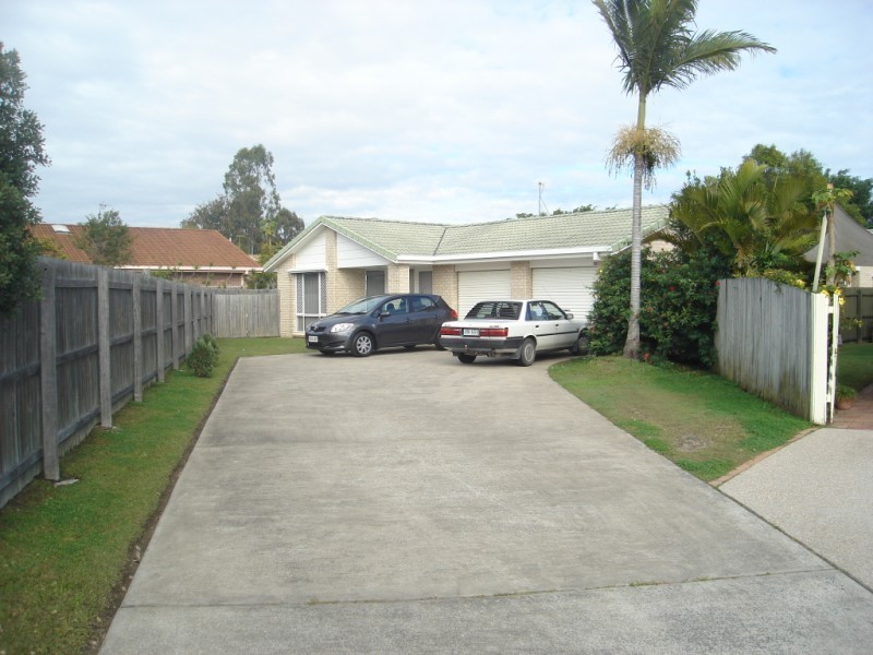 2/12 Jannie Court, Labrador QLD 4215