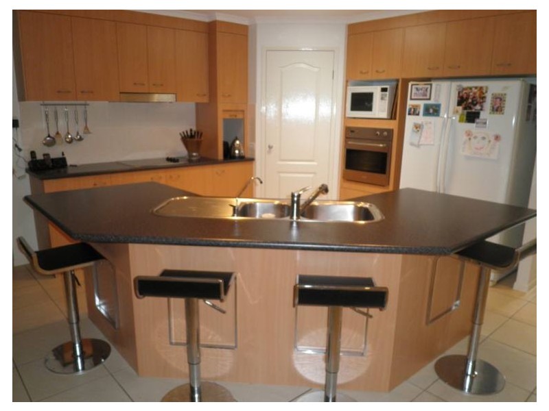 4 Broxbourne Place, Oxenford QLD 4210