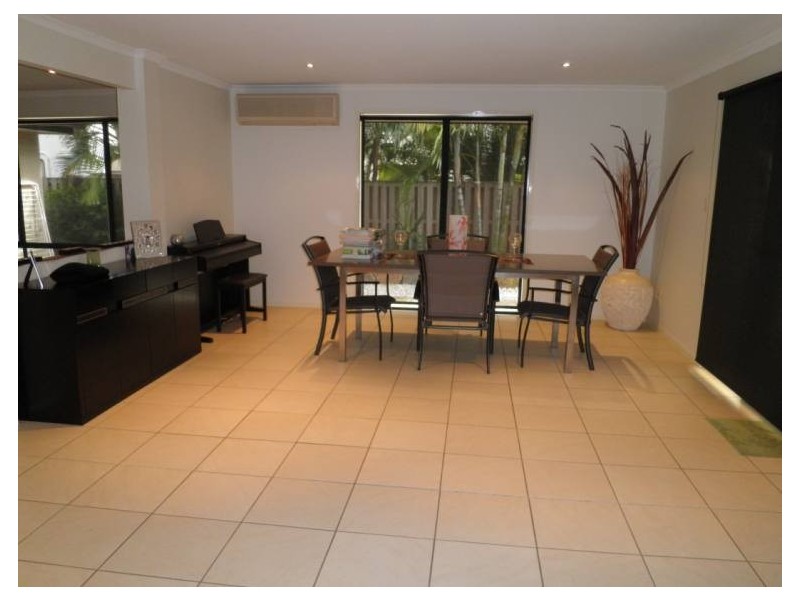 4 Broxbourne Place, Oxenford QLD 4210