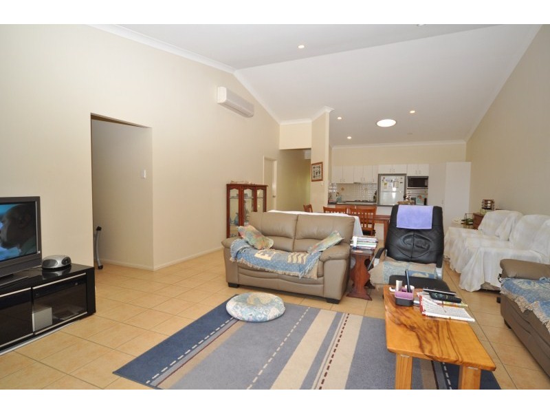 2/16 Old Kent Road, Upper Coomera QLD 4209