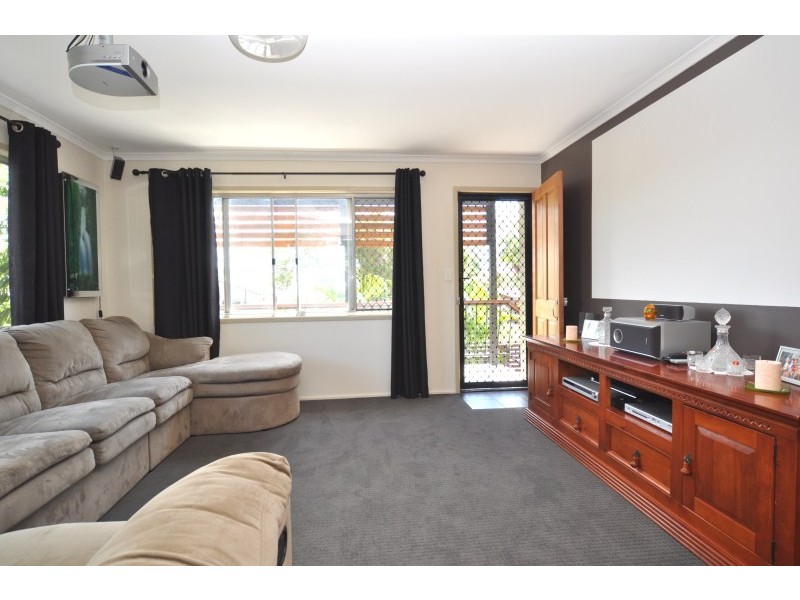 61 Jacaranda Avenue, Hollywell QLD 4216