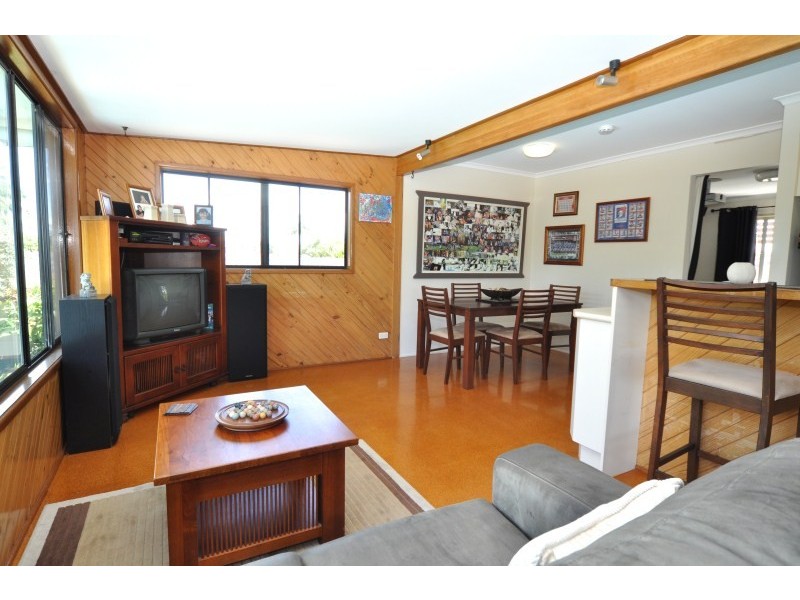 61 Jacaranda Avenue, Hollywell QLD 4216