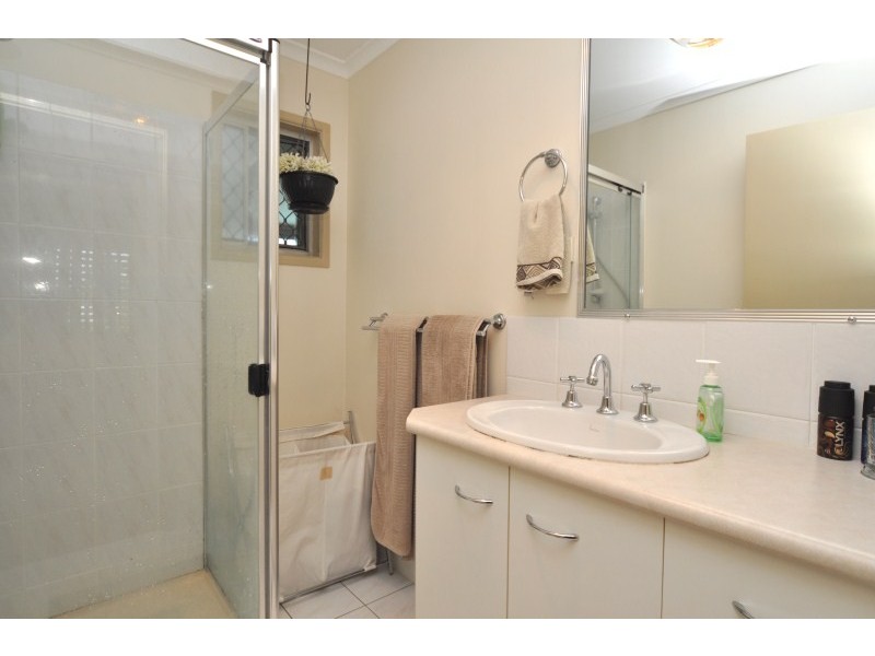 61 Jacaranda Avenue, Hollywell QLD 4216